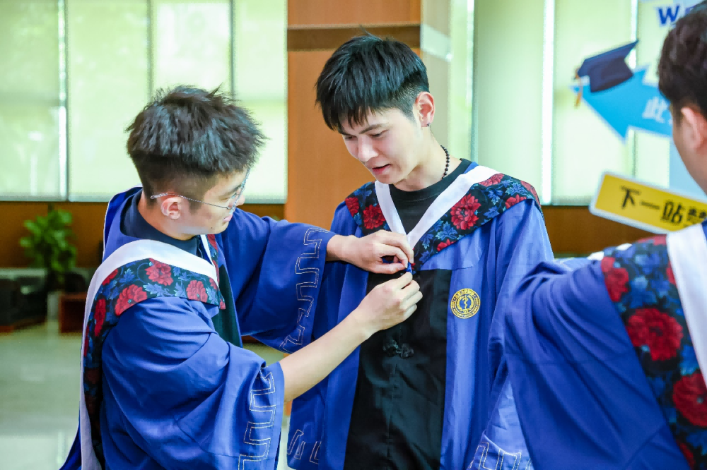 砺剑启航 医路芳华——深圳北京大学香港科技大学医学中心2025届研究生毕业仪式顺利举行(图14)