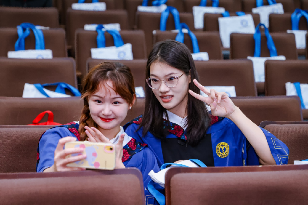 砺剑启航 医路芳华——深圳北京大学香港科技大学医学中心2025届研究生毕业仪式顺利举行(图16)