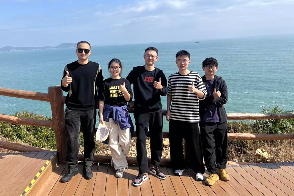 医路同行,探秘自然;凝心聚力,一路向前——医学中心科教部举办2025年研究生团建活动(图2) 医路同行,探秘自然;凝心聚力,一路向前——医学中心科教部举办2025年研究生团建活动(图2)